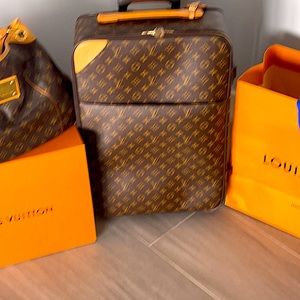 Louis Vuitton Monogram rolling carry on
